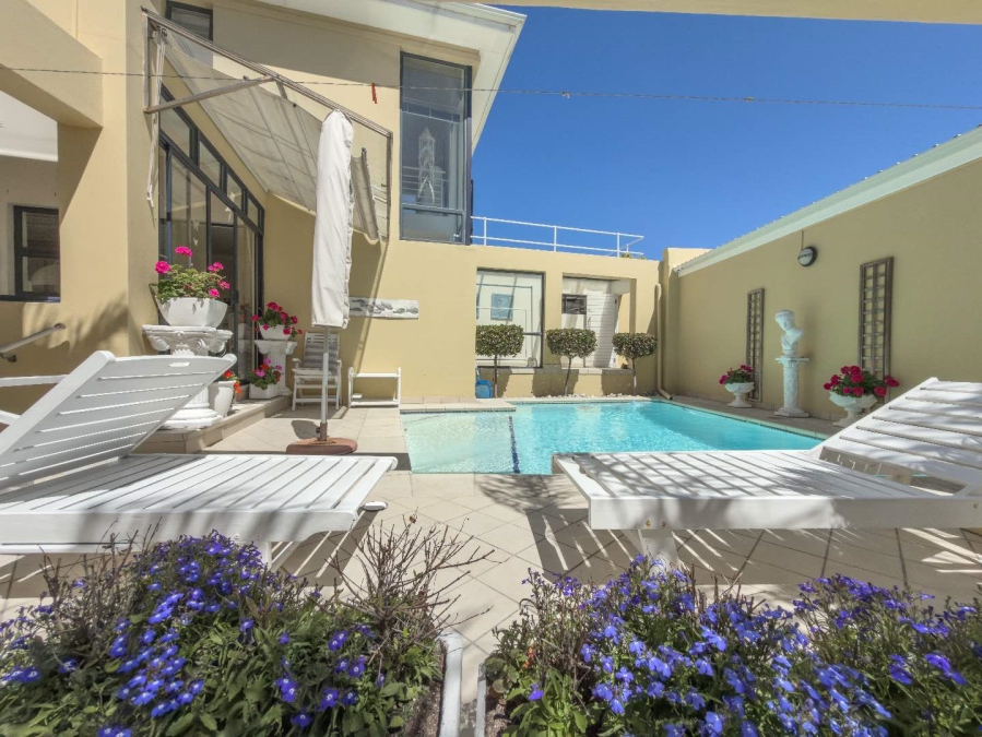 4 Bedroom Property for Sale in Sunset Links Western Cape